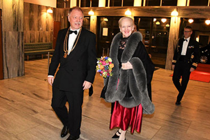 Rektor Bertel Krarup og HM Dronningen