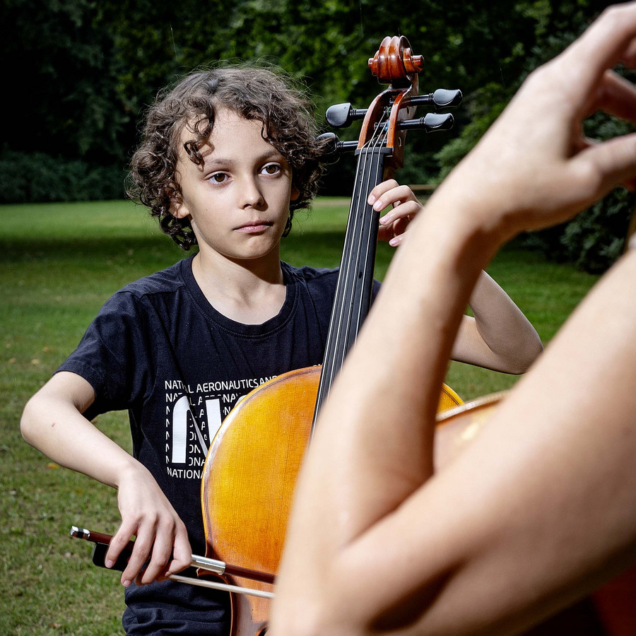cello student