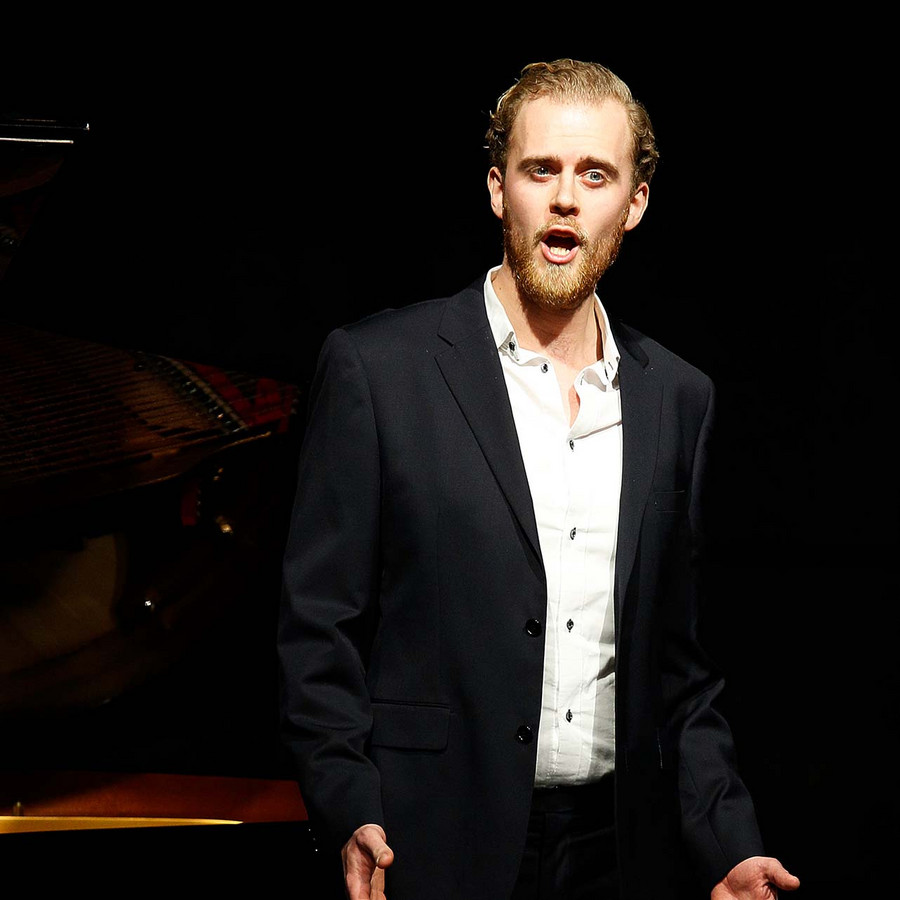 Picture of singer